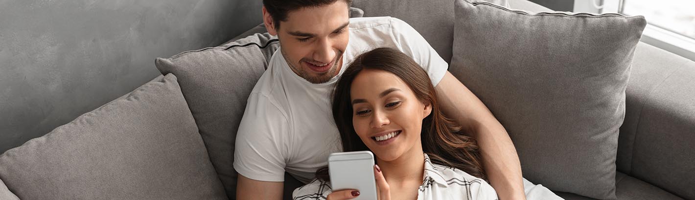 couple on phone
